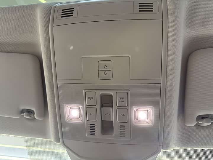 Фото 10 - Volkswagen Sagitar L