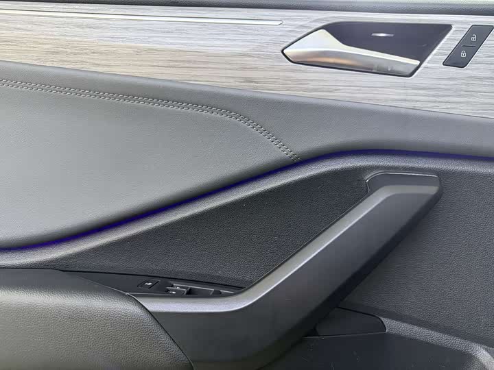 Фото 13 - Volkswagen Sagitar L