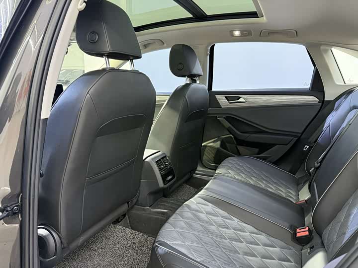 Фото 15 - Volkswagen Sagitar L