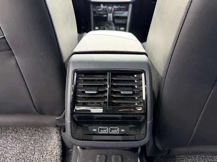 Фото 16 - Volkswagen Sagitar L