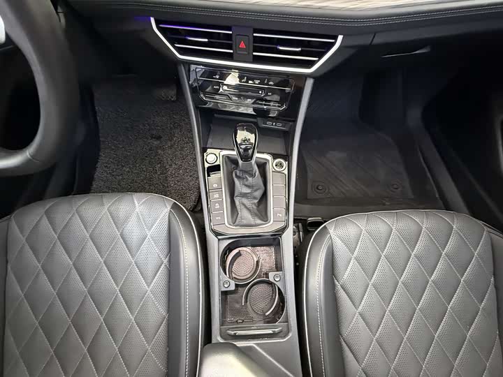 Фото 18 - Volkswagen Sagitar L