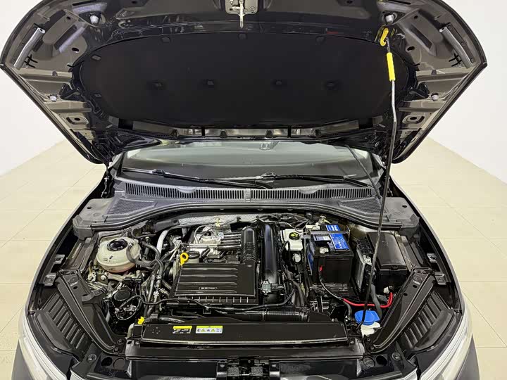 Фото 19 - Volkswagen Sagitar L