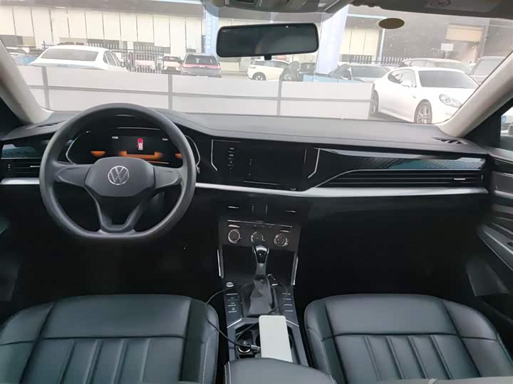 Фото 10 - Volkswagen Passat