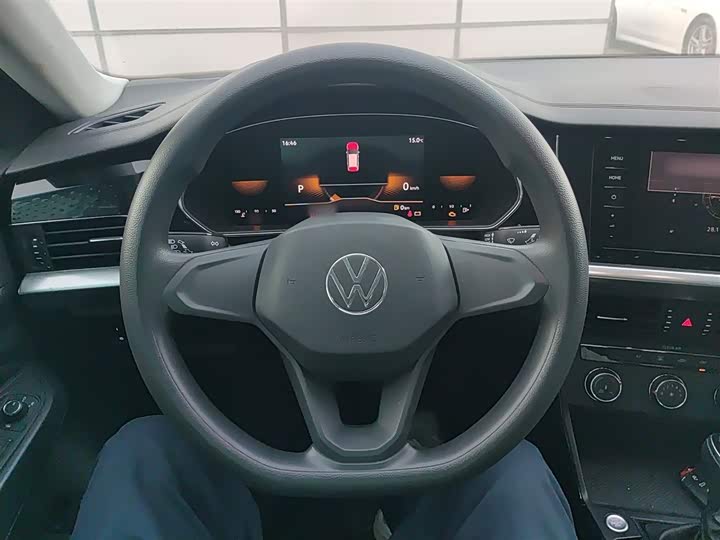 Фото 11 - Volkswagen Passat