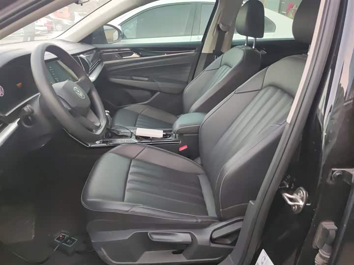 Фото 15 - Volkswagen Passat