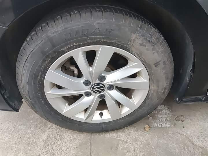 Фото 23 - Volkswagen Passat