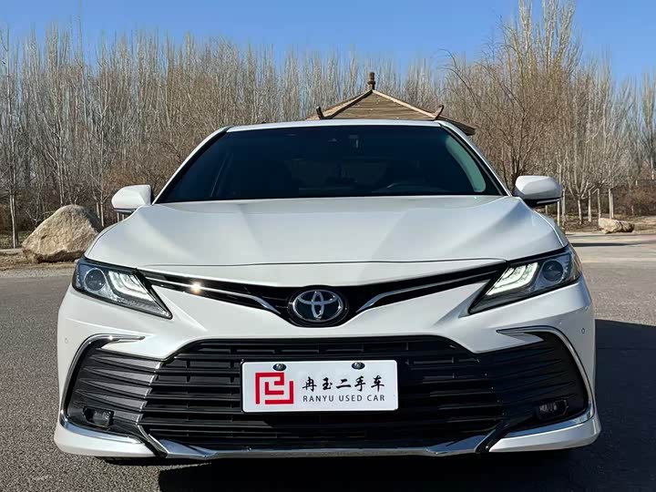Фото 2 - Toyota Camry