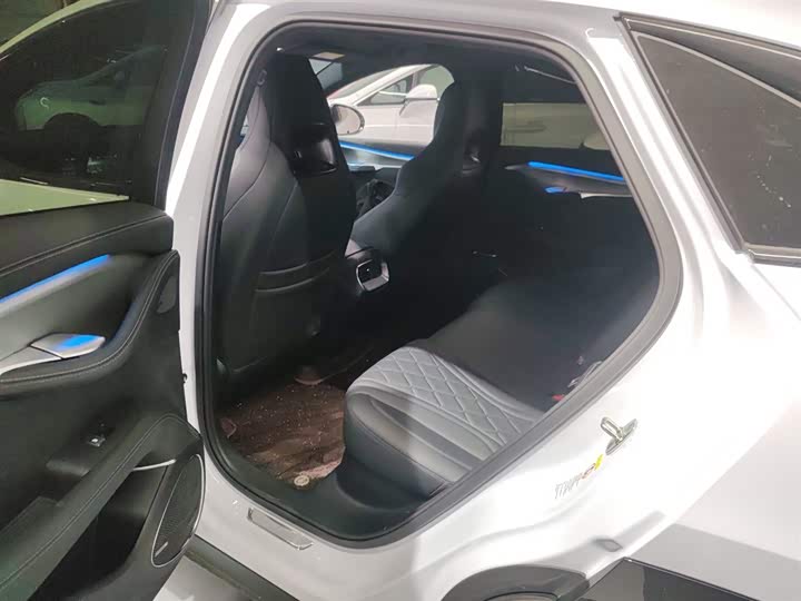 Фото 17 - BYD Sea Lion 07 EV