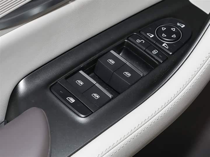 Фото 18 - BYD Song Plus Hybrid/EV