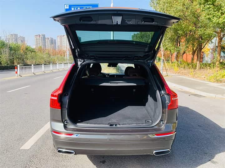 Фото 10 - Volvo XC60