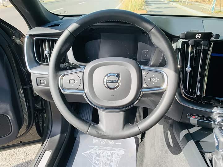 Фото 17 - Volvo XC60