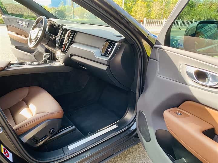 Фото 18 - Volvo XC60