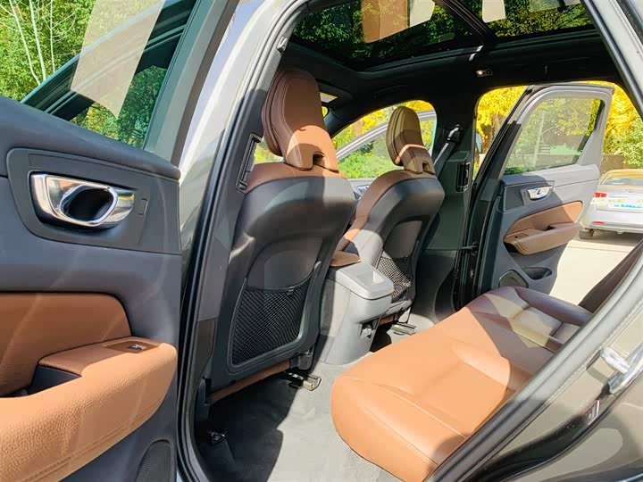 Фото 19 - Volvo XC60