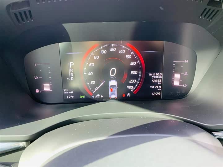 Фото 21 - Volvo XC60