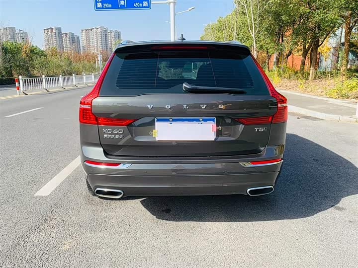 Фото 8 - Volvo XC60