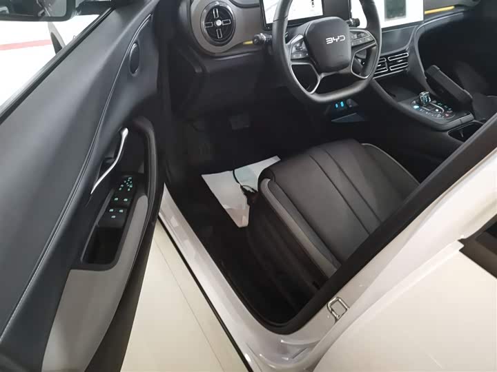 Фото 16 - BYD Sea Lion 05 DM-i Hybrid