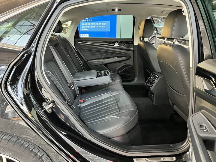 Фото 12 - Volkswagen Passat