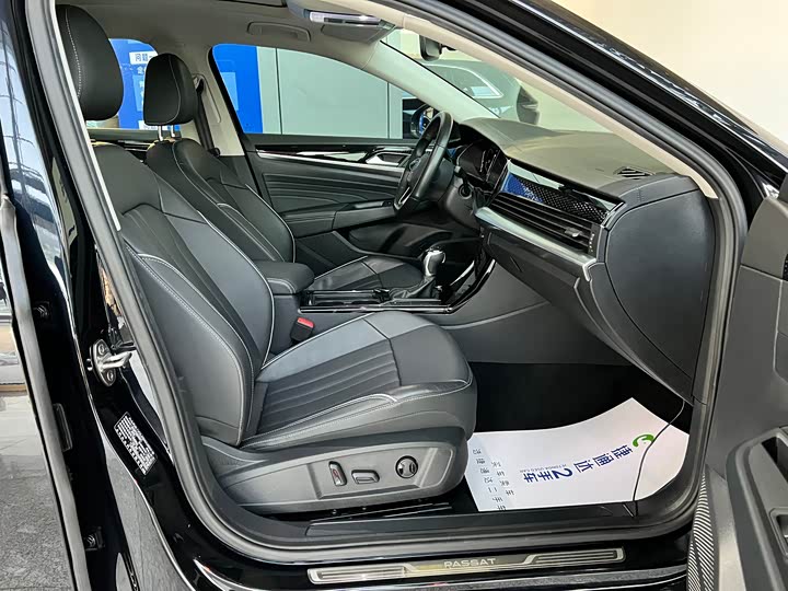 Фото 13 - Volkswagen Passat