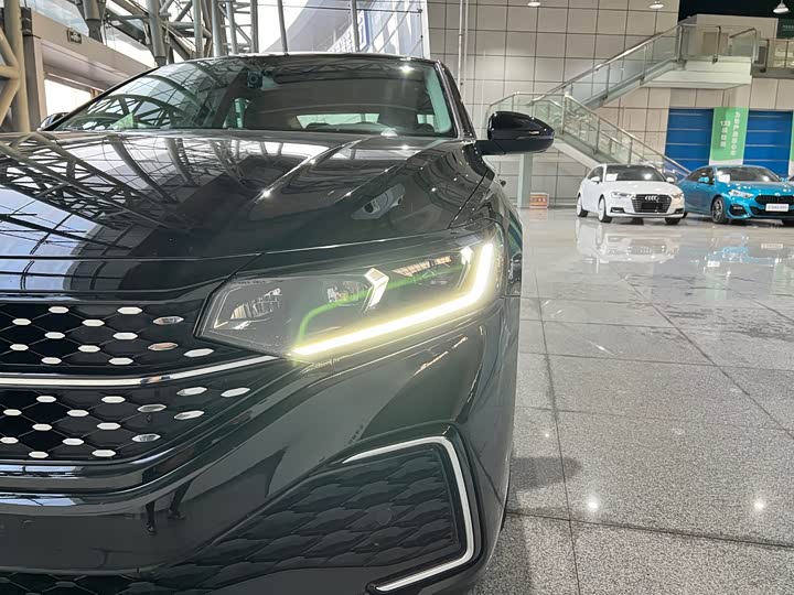 Фото 14 - Volkswagen Passat