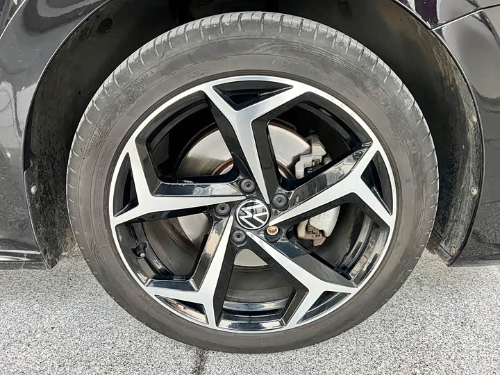 Фото 15 - Volkswagen Passat