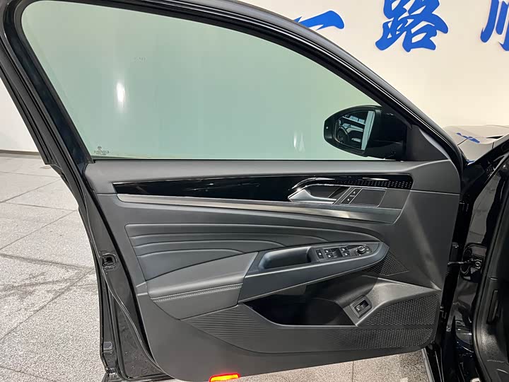 Фото 18 - Volkswagen Passat