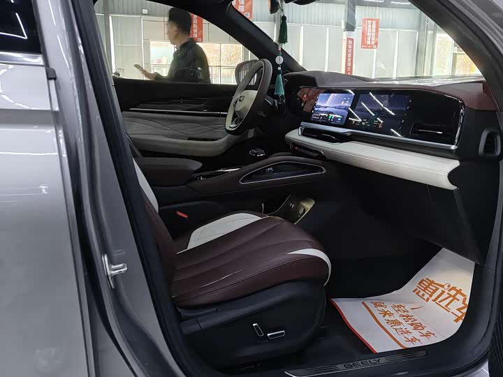 Фото 3 - Geely Monjaro