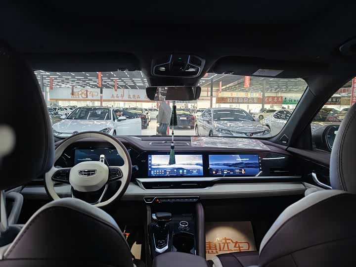 Фото 7 - Geely Monjaro