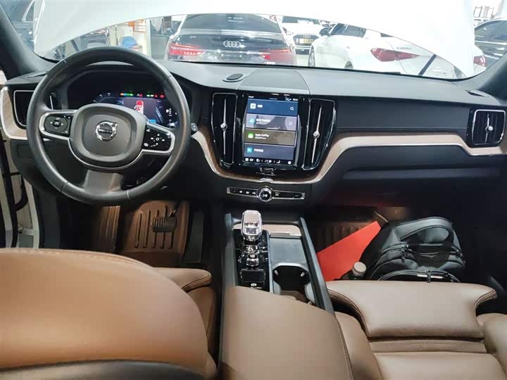 Фото 10 - Volvo XC60