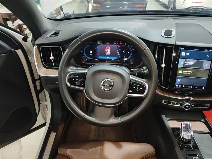 Фото 11 - Volvo XC60