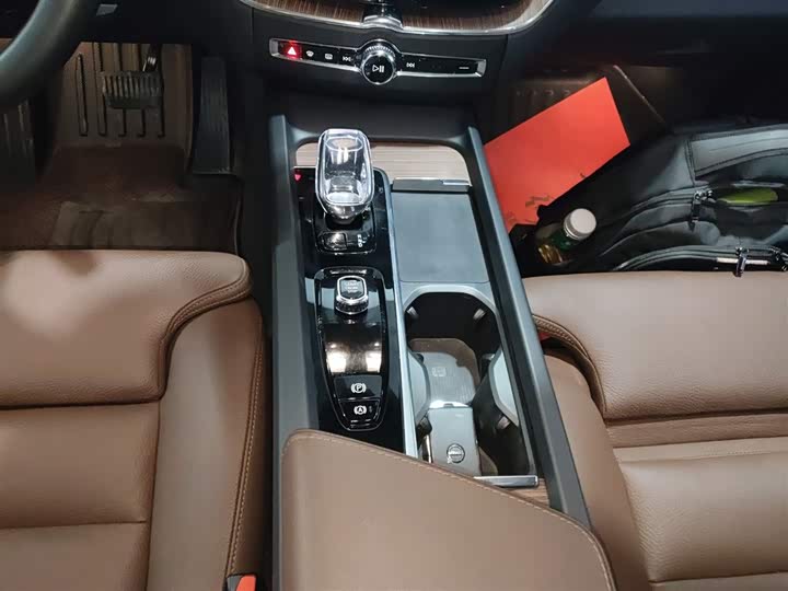 Фото 14 - Volvo XC60