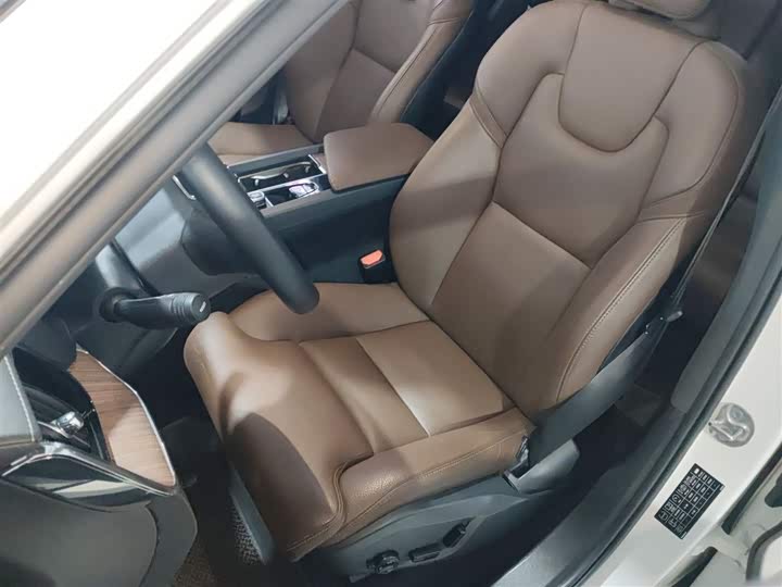 Фото 15 - Volvo XC60