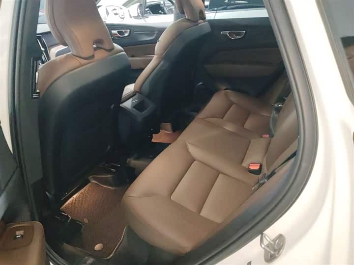 Фото 17 - Volvo XC60