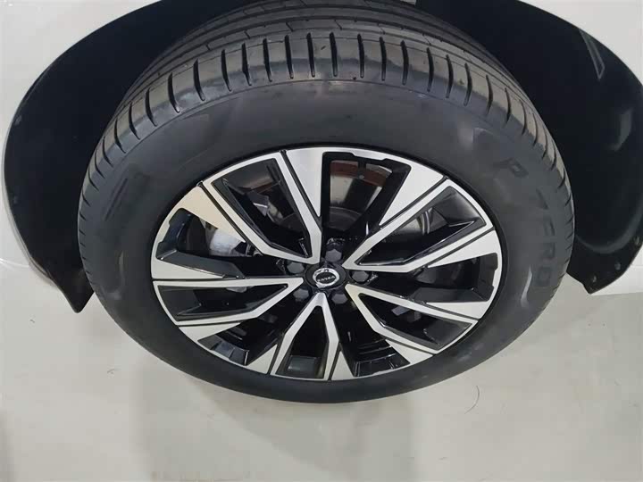 Фото 23 - Volvo XC60