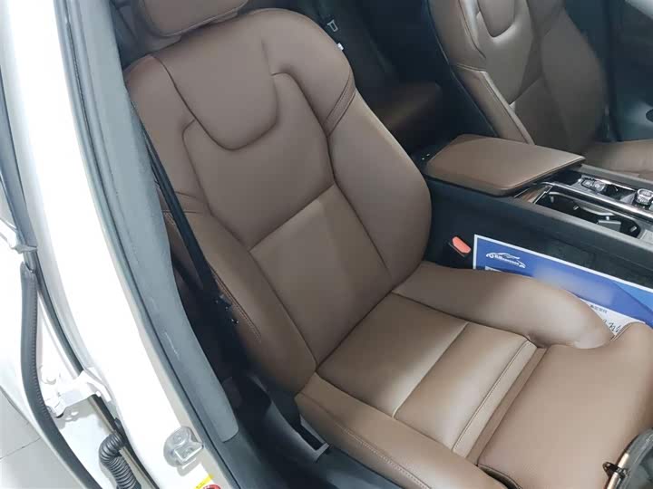 Фото 25 - Volvo XC60