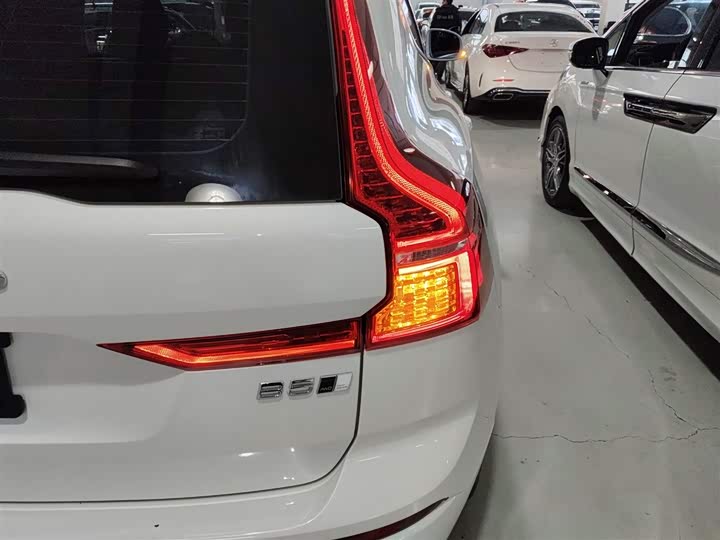 Фото 8 - Volvo XC60