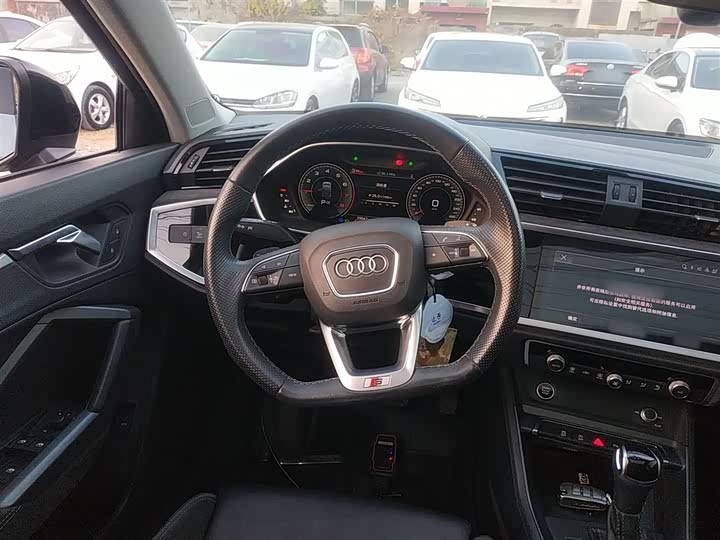 Фото 11 - Audi Q3 Sportback