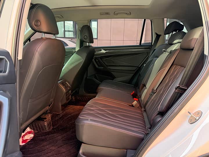 Фото 7 - Volkswagen Tiguan L Pro