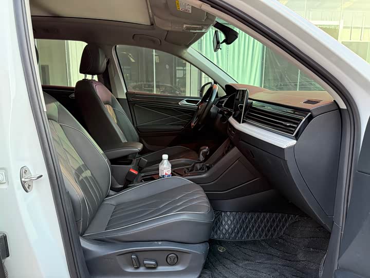 Фото 8 - Volkswagen Tiguan L Pro