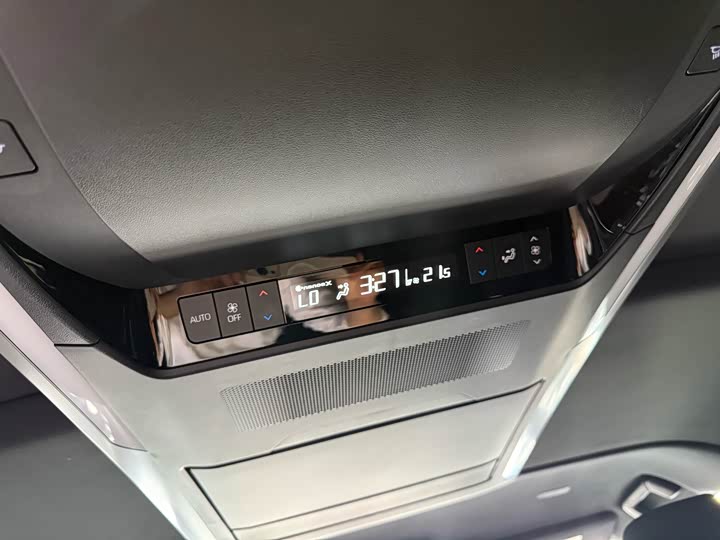 Фото 12 - Toyota Alphard