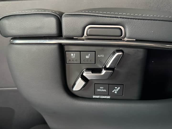 Фото 17 - Toyota Alphard