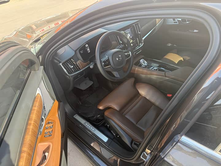 Фото 5 - Volvo S90