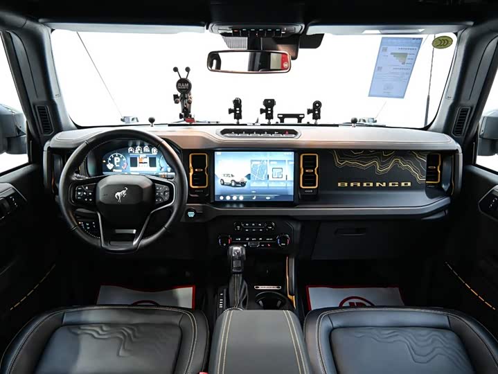 Фото 13 - Ford Bronco