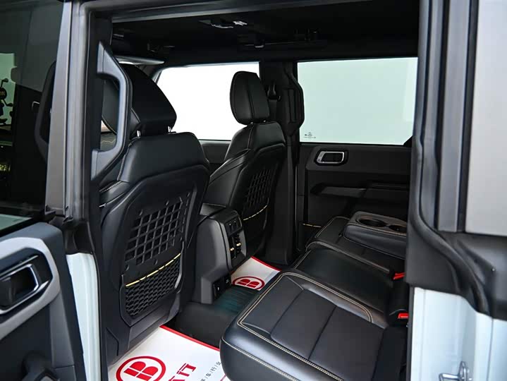 Фото 14 - Ford Bronco