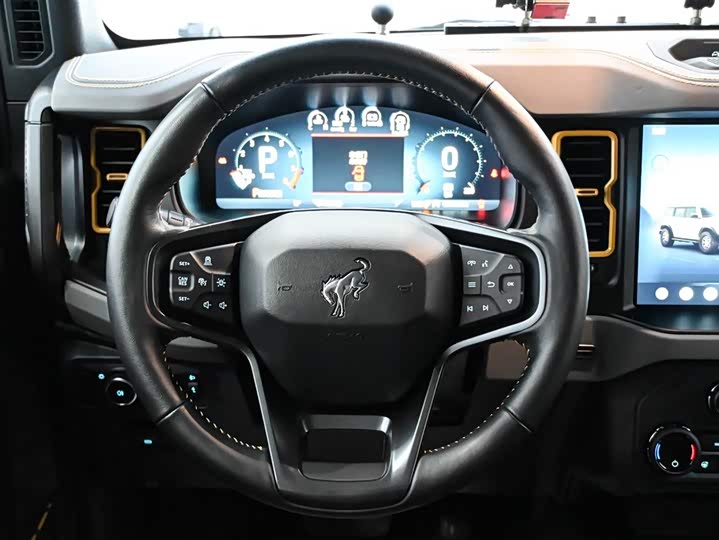 Фото 18 - Ford Bronco