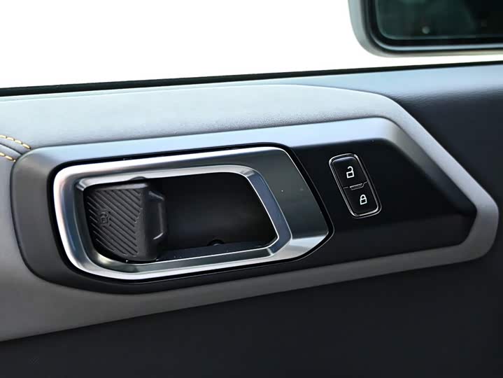 Фото 19 - Ford Bronco