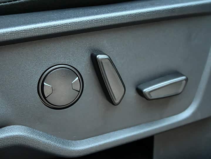 Фото 22 - Ford Bronco