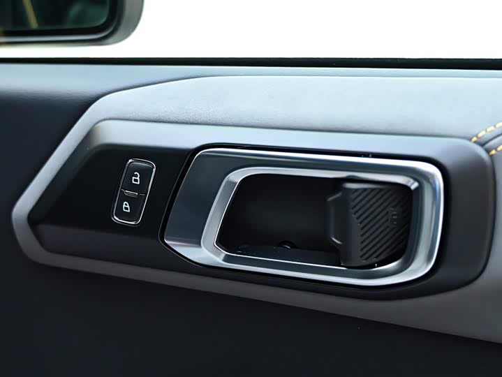 Фото 24 - Ford Bronco