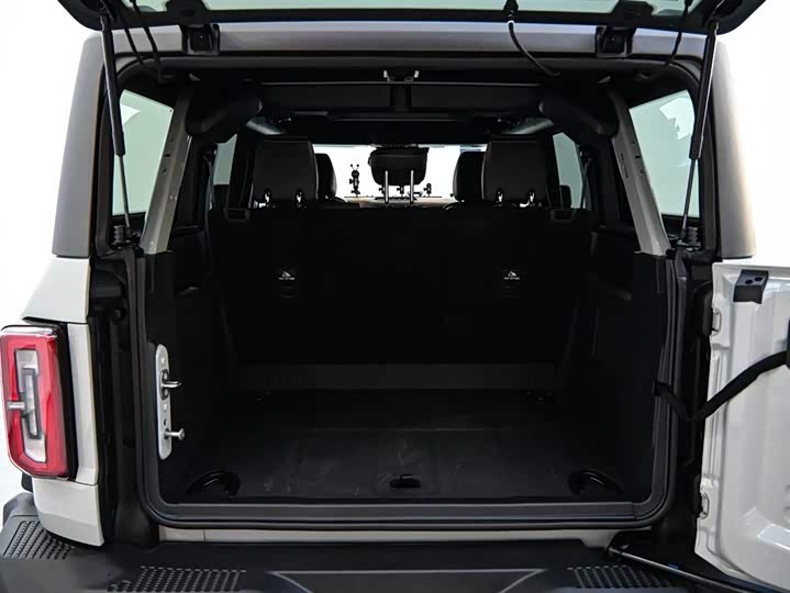 Фото 31 - Ford Bronco