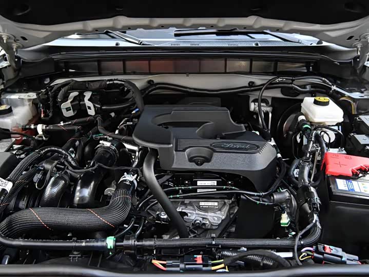 Фото 34 - Ford Bronco