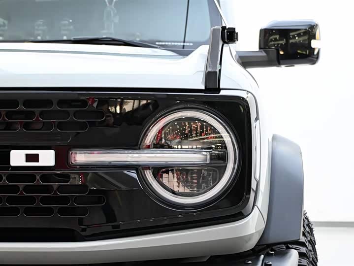 Фото 8 - Ford Bronco